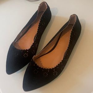 Black flat shoes